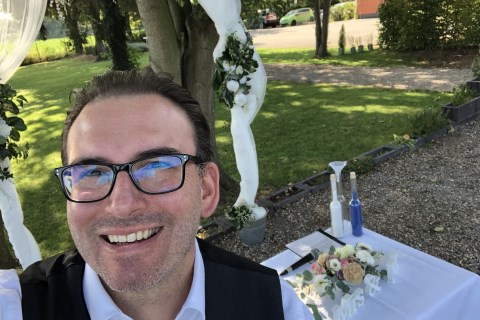 Kölsche oder hochdeutsche Hochzeit - Richard Hunsdorf, Trauredner Köln, Kontaktbild