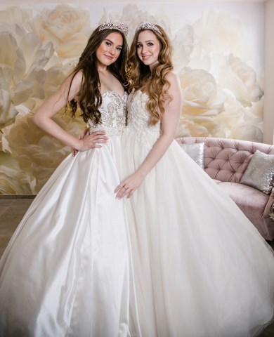 White Room by Lucja Stenzel, Brautmode · Hochzeitsanzug Bornheim, Kontaktbild