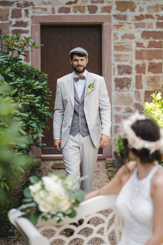 Dolzer Maßkonfektion | Individuelle Hochzeitsoutfits, Brautmode · Hochzeitsanzug Köln, Logo Dolzer Maßkonfektion | Individuelle Hochzeitsoutfits, Brautmode · Hochzeitsanzug Köln, Logo