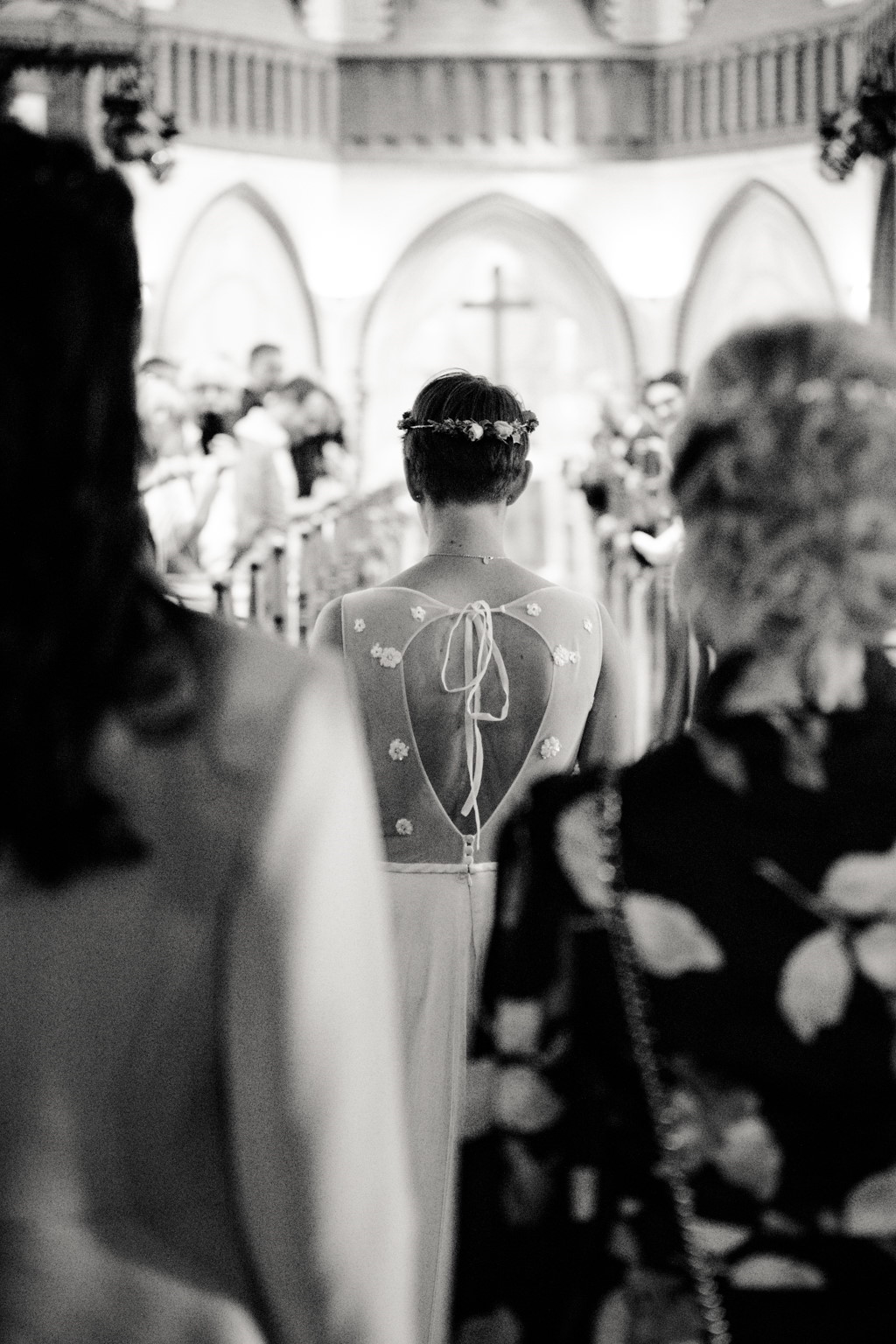 Braut schreitet zum Altar