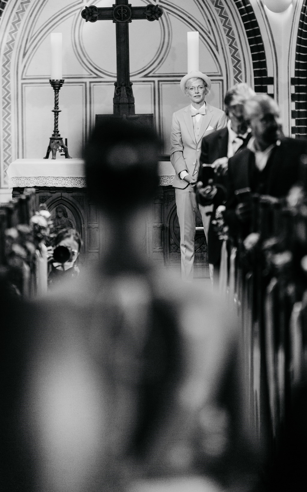 Braut schreitet zum Altar
